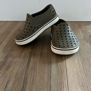 Native Jefferson toddler size 6
